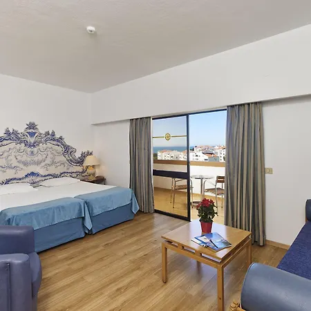 布里萨索尔公寓式酒店